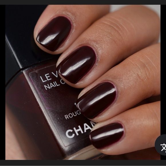 CHANEL Le Vernis in 18 Vamp - Picture 5 of 5